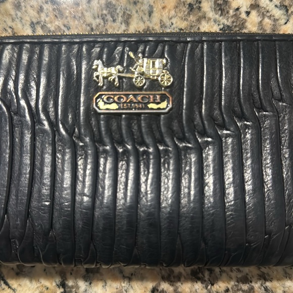 Coach Accordion Zip pleated leather wallet - Picture 2 of 3